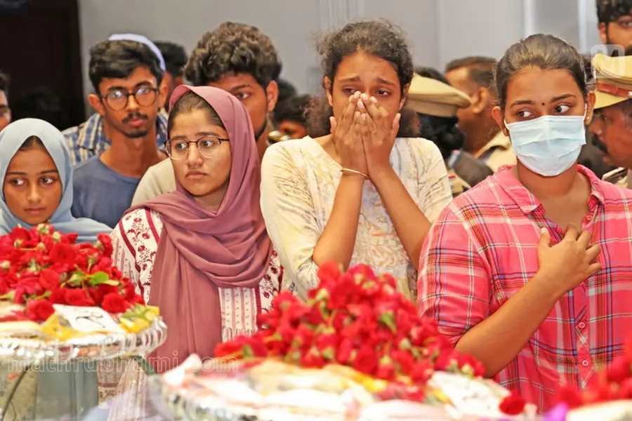 കുസാറ്റ് പാഠമാകുമോ; നമുക്ക് വേണ്ടേ കണ്ണീര് പൊടിയാത്ത ആഘോഷപരിപാടികള്?