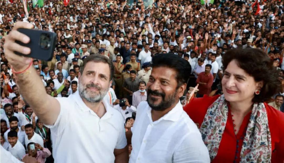 ഹൈദരബാദ് തിരഞ്ഞെടുപ്പ് റാലിയിൽ സെൽഫിയെടുക്കുന്ന രാഹുൽ ഗാന്ധി, രേവന്ത് റെഡ്ഡി, പ്രിയങ്ക ഗാന്ധി |Photo: ANI