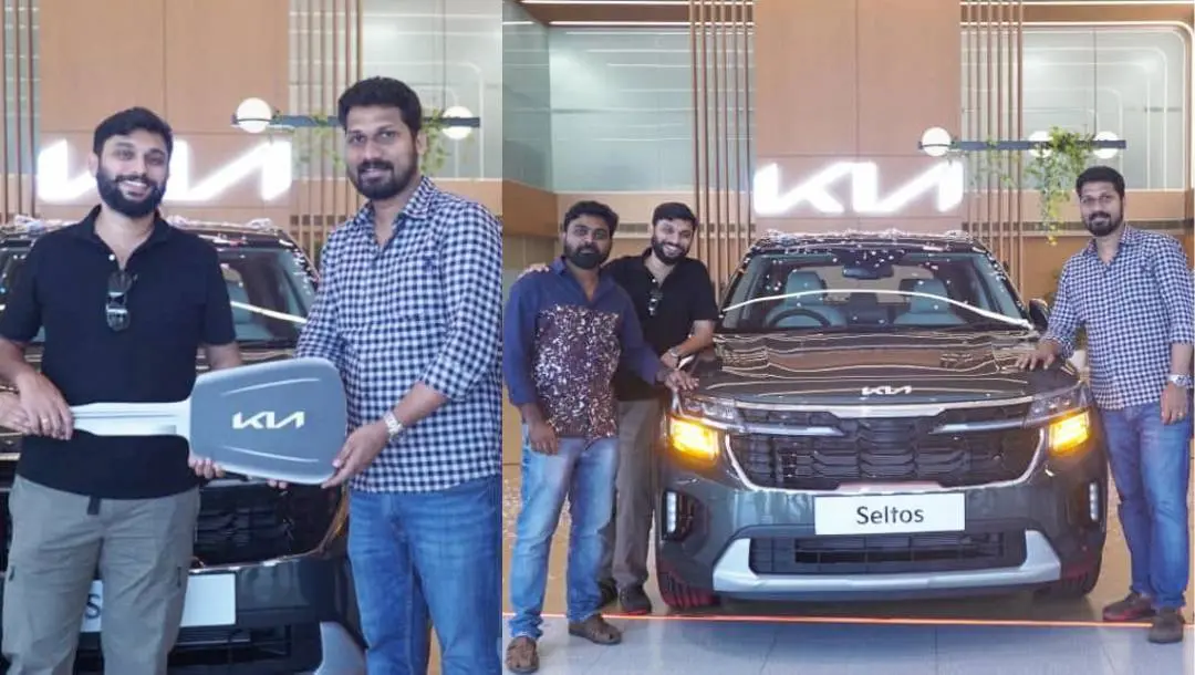 നിര്മാതാവായ ലിസ്റ്റില് സ്റ്റീഫന് സംവിധായകന് അരുണ് വര്മ്മയ്ക്ക് വാഹനത്തിന്റെ താക്കോല് കൈമാറുന്നു | Photo: Facebook/Listin Stephen