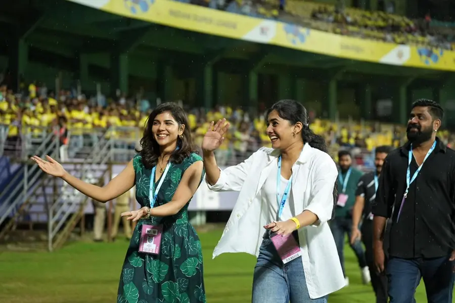മഞ്ഞപ്പടയുടെ സ്വന്തം കലൂർ സ്‌റ്റേഡിയത്തിൽ 'പാത്തു'വിന്റെ ലൈവ് കമന്ററി