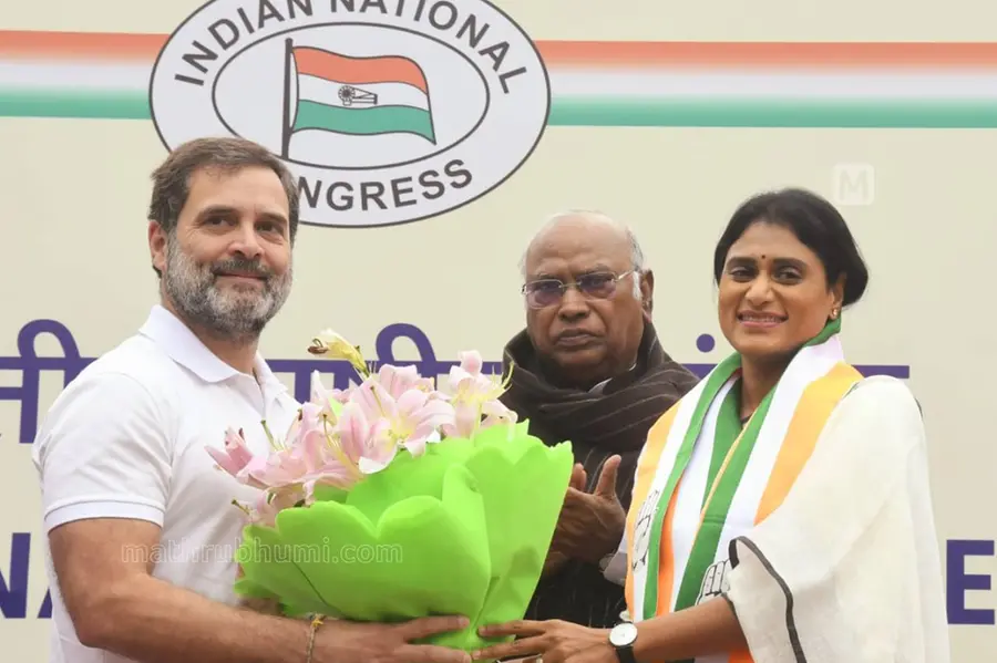 തെലങ്കാന തിരഞ്ഞെടുപ്പ്; സ്വന്തം നിലയില് മത്സരിക്കാനൊരുങ്ങി ശര്മിള, രണ്ട് സീറ്റുകളില് ജനവിധി തേടും