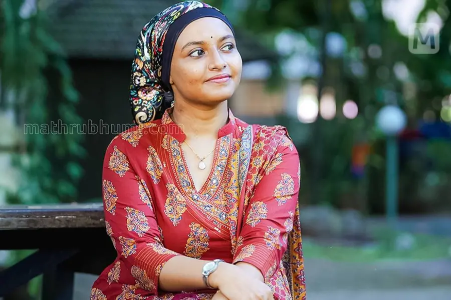 പുറംവേദനയും അടിവയറുവേദനയുമൊക്കെ നിസ്സാരമാക്കി, 27ാം വയസ്സിൽ ഒവേറിയൻ കാൻസർ; ശ്രദ്ധിക്കാം ഇവ