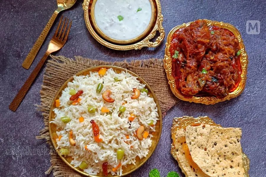 ഉച്ചഭക്ഷണം കുശാലാക്കാം, തേങ്ങാപ്പാൽ പുലാവും ചിക്കൻ റോസ്റ്റും