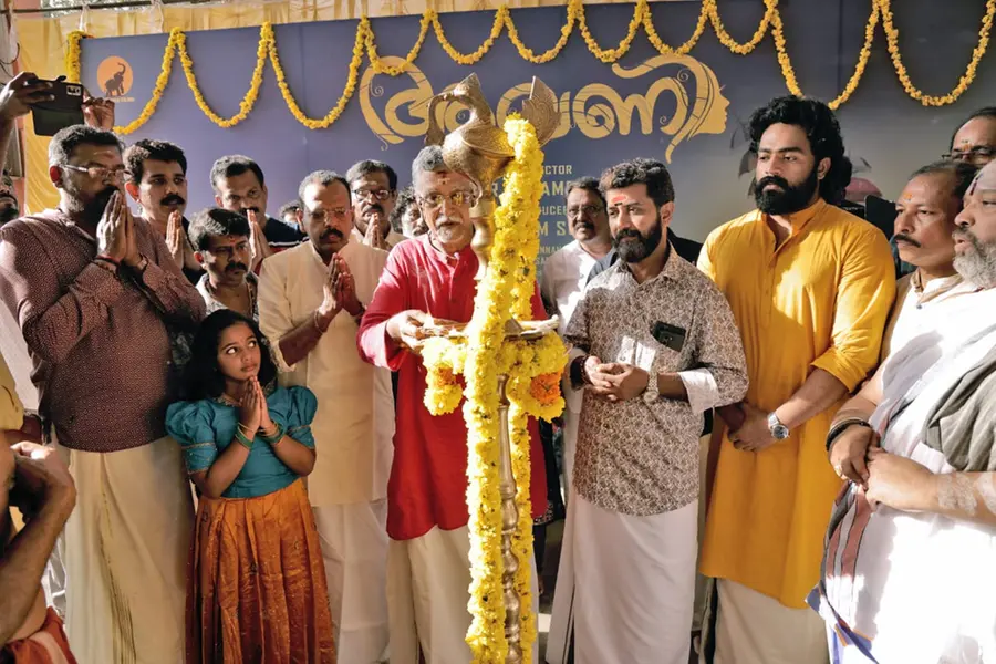നാട്ടിൻപുറം പശ്ചാത്തലമായൊരു പ്രണയകഥ, 'ആവണി'ക്ക് തിരിതെളിഞ്ഞു