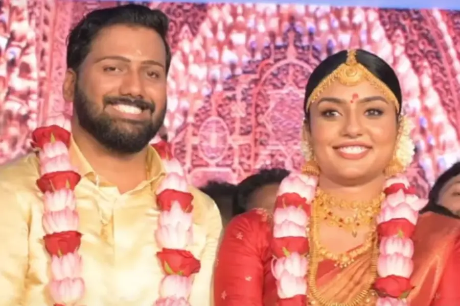 ‘മേപ്പടിയാൻ’ സംവിധായകൻ വിഷ്ണു മോഹൻ വിവാഹിതനായി; വധു എ. എൻ. രാധാകൃഷ്ണന്റെ മകൾ അഭിരാമി