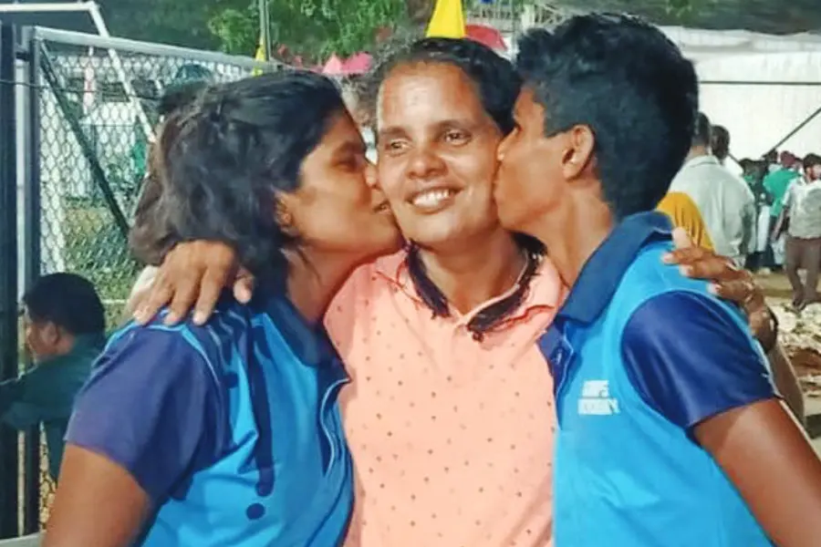 കായികതാരങ്ങളാക്കാന്‍ കഷ്ടപ്പെടുന്ന അമ്മയ്ക്കായി സ്വര്‍ണവും വെള്ളിയും നേടി ഈ മക്കള്‍