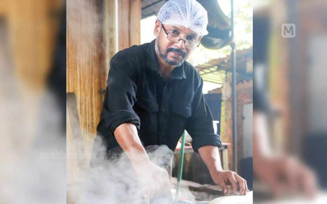 പവിത്രന്‍ തീക്കുനി പാചകപ്പുരയില്‍