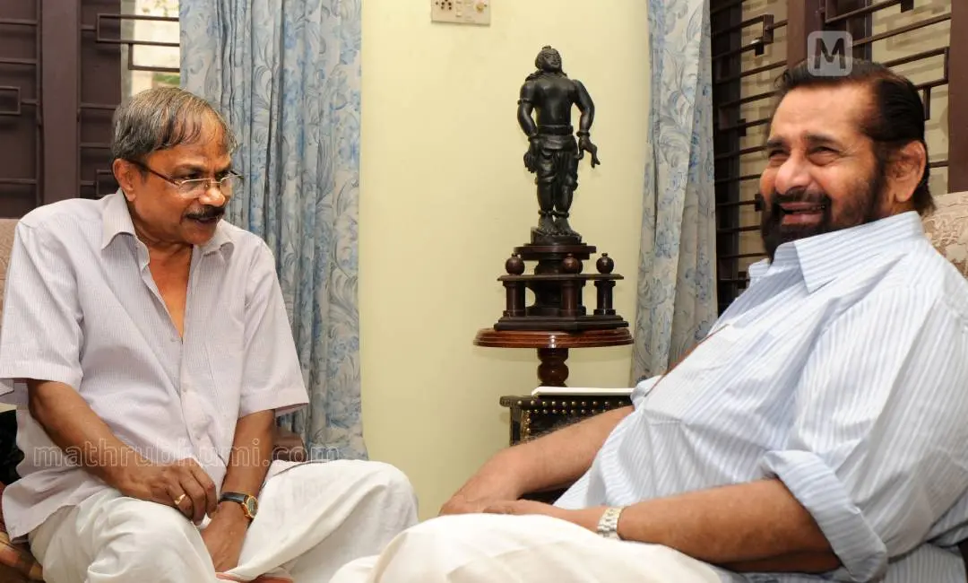മധു എം.ടിയ്ക്കൊപ്പം| Photo: Madhuraj
