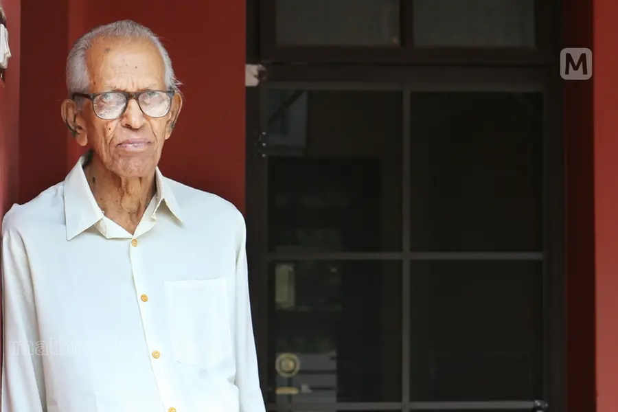 എം.കെ. സാനുവിനെതിരെയുള്ള പു.ക.സ. യുടെ വിലക്ക്; വിവാദം ചൂടുപിടിക്കുന്നു