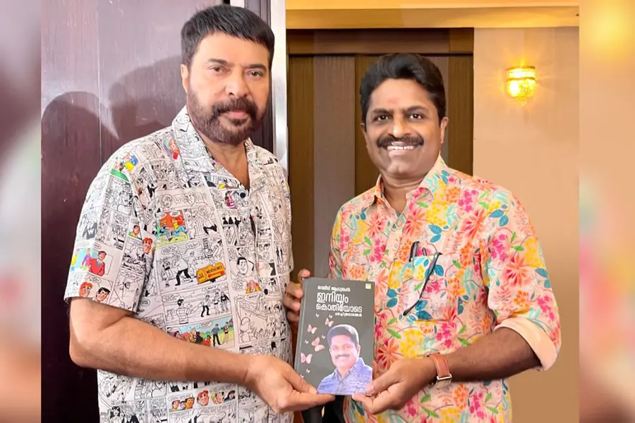 രാജീവ് ആലുങ്കലിന്റെ സമ്പൂർണ്ണ ചലച്ചിത്ര ഗാനസമാഹാരം; 'ഇനിയും കൊതിയോടെ' മമ്മൂട്ടി പ്രകാശനം ചെയ്തു