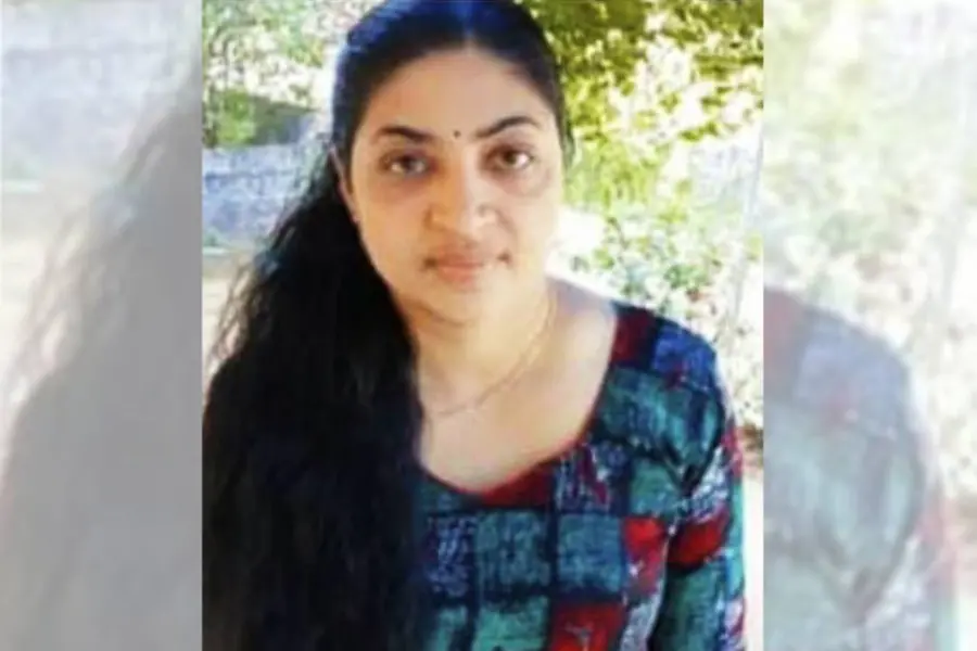 അമ്മയ്ക്കൊപ്പം പാളം മുറിച്ചുകടക്കവേ യുവതി ട്രെയിൻ തട്ടി മരിച്ചു; സംഭവം കോട്ടയം കുമാരനല്ലൂരിൽ