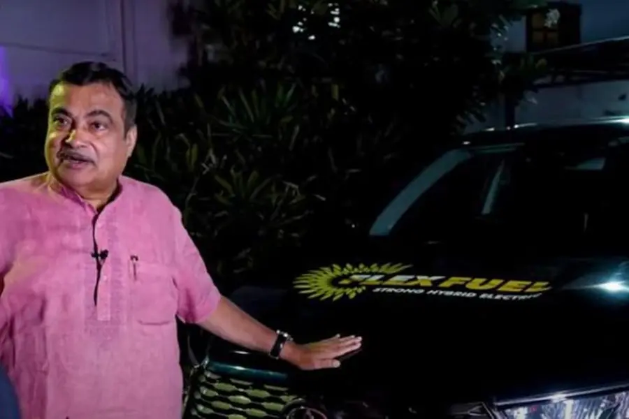 ഓടും 100 % എഥനോളില്: ആദ്യ വാഹനം സ്വന്തമാക്കി നിതിന് ഗഡ്കരി | Video