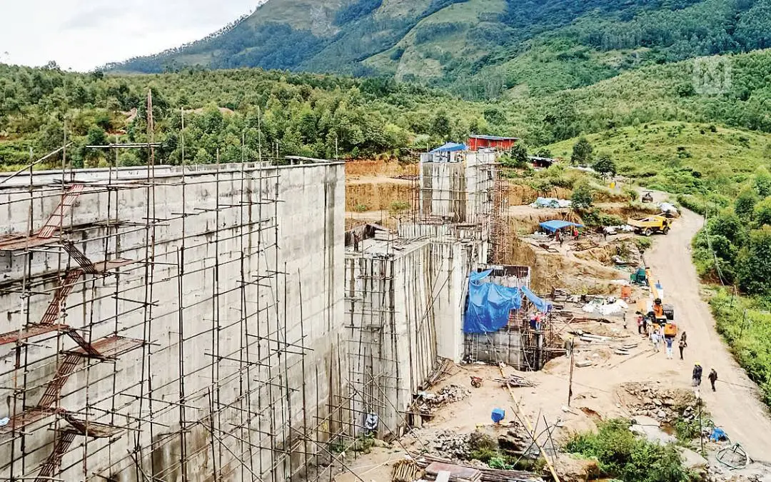 പട്ടിശ്ശേരിയിലെ പുതിയ അണക്കെട്ടിന്റെ നിർമാണ സമയത്തെ ചിത്രം | ഫോട്ടോ: മാതൃഭൂമി ലൈബ്രറി