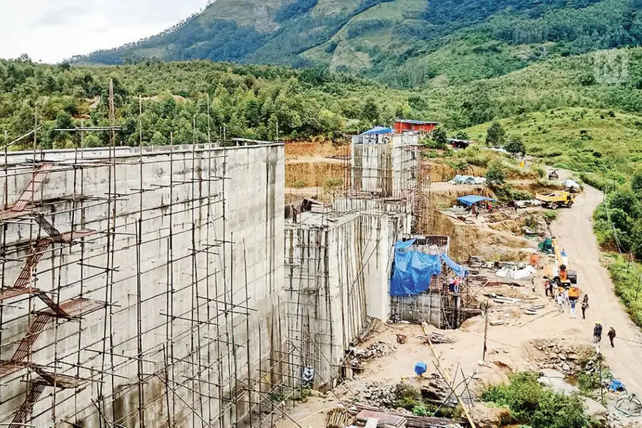 പഴങ്ങളുടെ ഈ പറുദീസയ്ക്കുണ്ട് പണിതീരാത്ത ഒരു അണക്കെട്ടിന്റെ കാത്തിരിപ്പിന്റെകൂടി കഥ