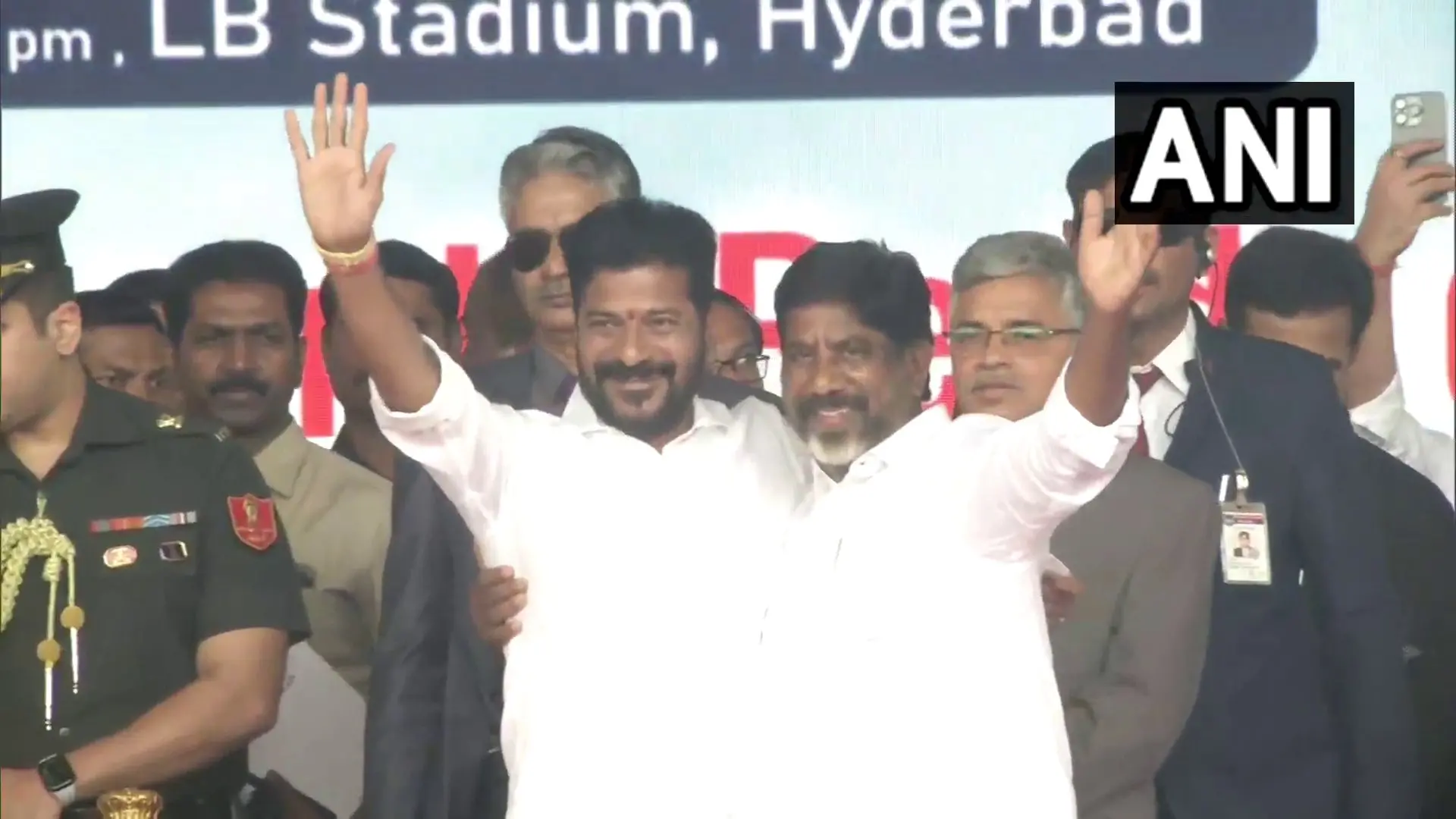 മല്ലുഭട്ടി വിക്രമാര്ക്കയും രേവന്ത് റെഡ്ഡിയും| Photo: Twitter: @ANI