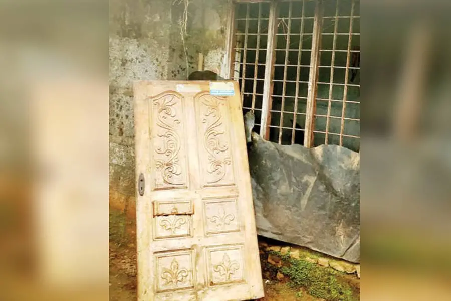 വീടുകയറി ആക്രമിച്ച് ബ്ലേഡ് മാഫിയ; വീട്ടമ്മയ്ക്കും മാനസികവെല്ലുവിളി നേരിടുന്ന മകള്ക്കും പരിക്ക്