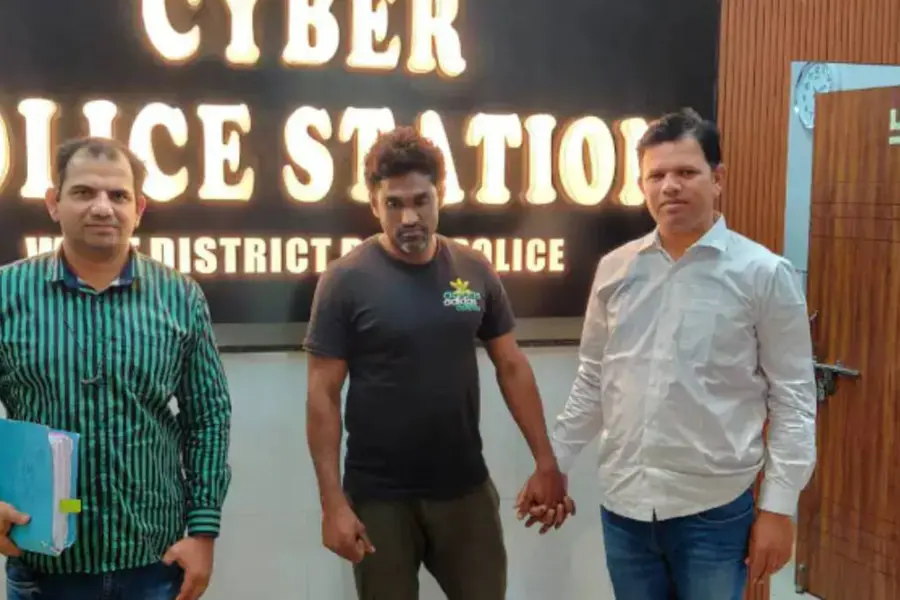 നഗ്നവീഡിയോ കോൾ, പിന്നാലെ വിളിക്കുന്നത് 'ACP അല്ലെങ്കിൽ യൂട്യൂബർ'; തട്ടിപ്പുസംഘത്തിലെ പ്രധാനി പിടിയിൽ