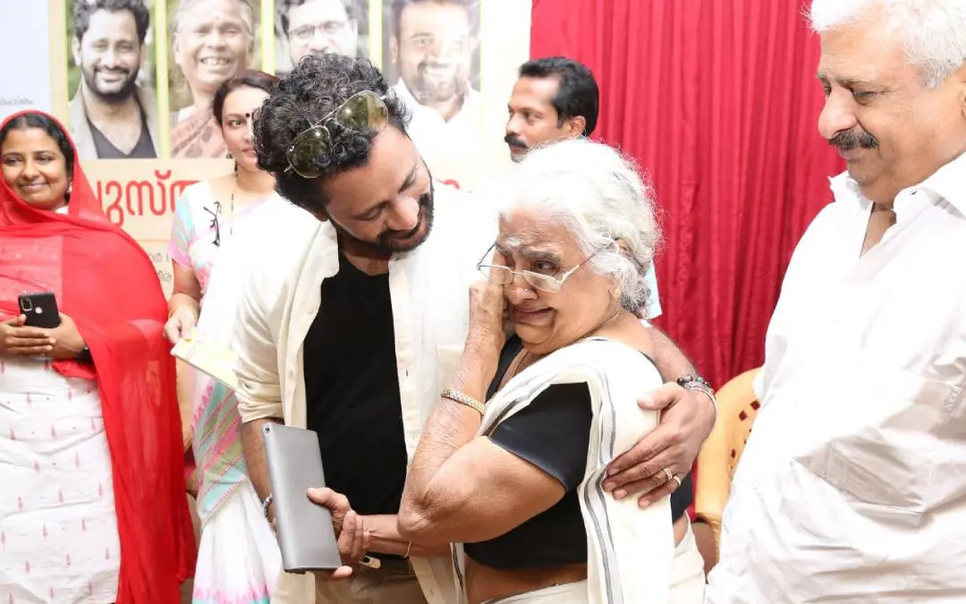 റസൂൽ പൂക്കുട്ടിയും ശാന്തകുമാരി അമ്മയും | ഫോട്ടോ: അറേഞ്ച്ഡ്