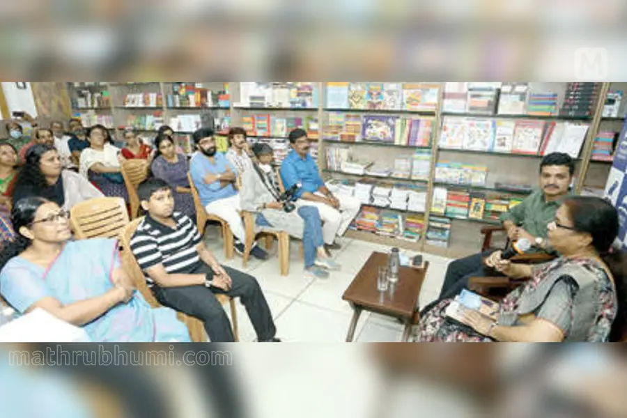'പുറപ്പെട്ടു പോകുന്ന വാക്ക്'; പുസ്തകചര്ച്ച നടത്തി