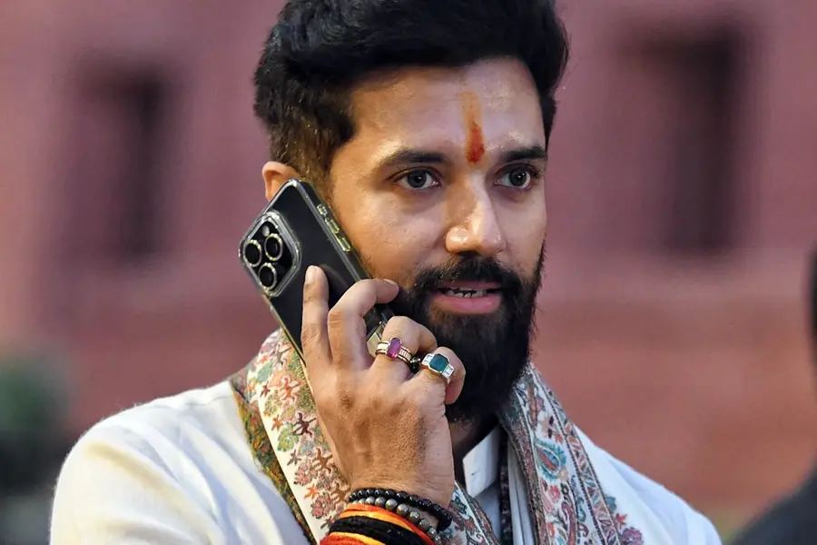 'ചിരാഗ് സീറ്റുകള്വിറ്റു'; LJP-യില് പൊട്ടിത്തെറി, 22 നേതാക്കള് രാജിവെച്ചു,ഇന്ത്യസഖ്യത്തിന് പിന്തുണ