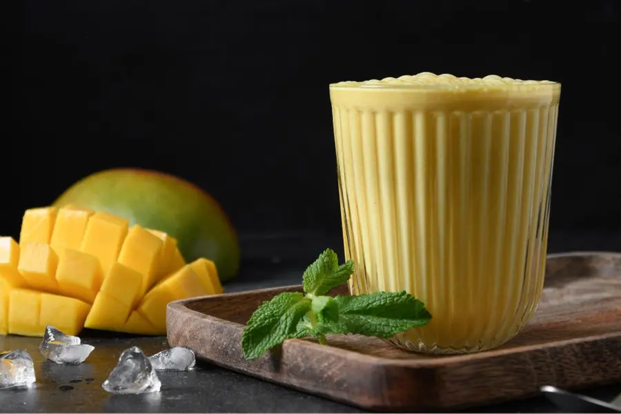 ഈസി മാംഗോ മില്ക്ക് ഷേക്ക് ഉണ്ടാക്കാം