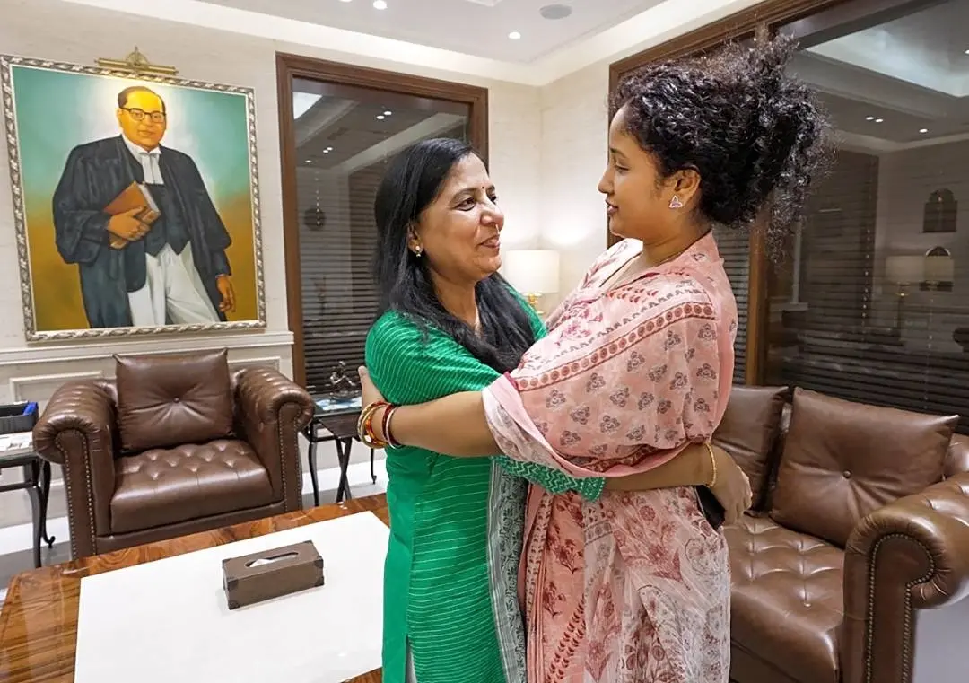 സുനിത കെജ്‌രിവാളും കല്പന സോറനും കണ്ടുമുട്ടിയപ്പോള്‍ |ഫോട്ടോ:PTI
