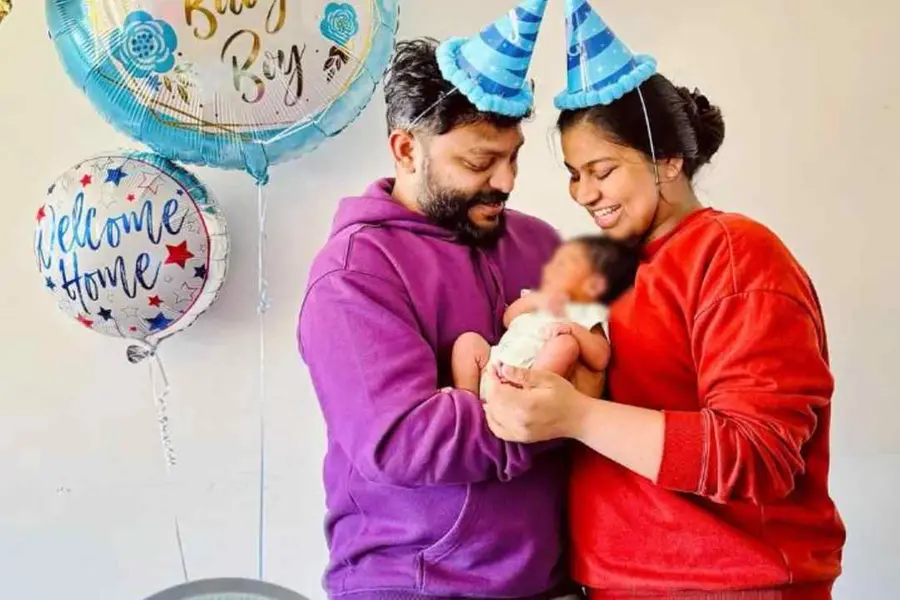 'കുഞ്ഞ് പുറത്തുവരുന്നതിന് മുമ്പെ ലേബര് റൂമില് നിന്ന് അച്ഛന് കരഞ്ഞു';മാത്തുക്കുട്ടിയുടെ പോസ്റ്റ്