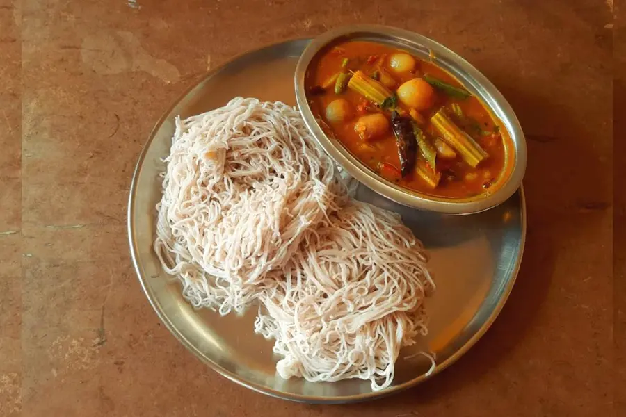 മാവ് പുഴുങ്ങിയുണ്ടാക്കുന്ന ശെവ്വയി ; അച്ചാറോ സാമ്പാറോ കൂട്ടി കഴിക്കാന് അത്യുഗ്രന്