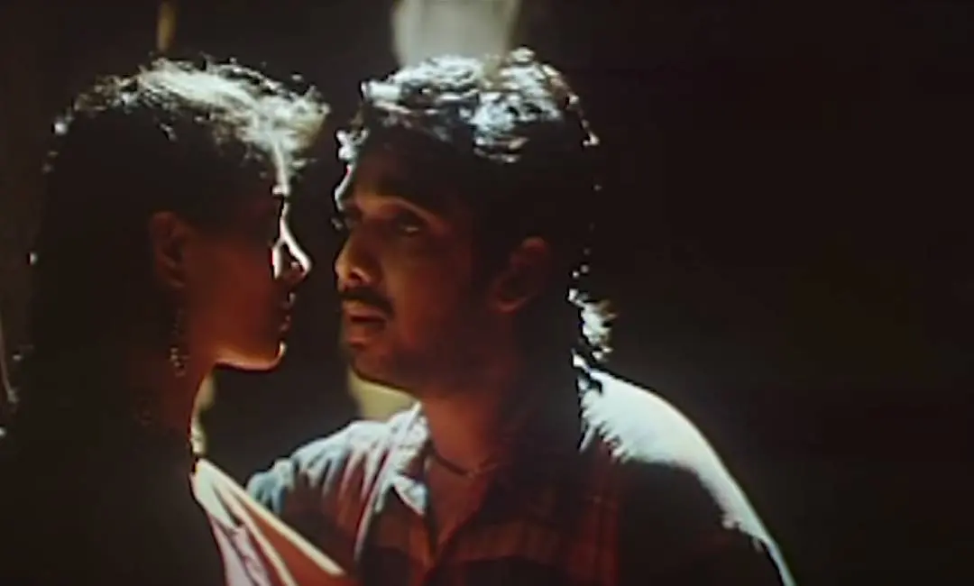 'മെയ് മാത'ത്തിലെ ഗാനരംഗത്തിൽ നിന്നും
