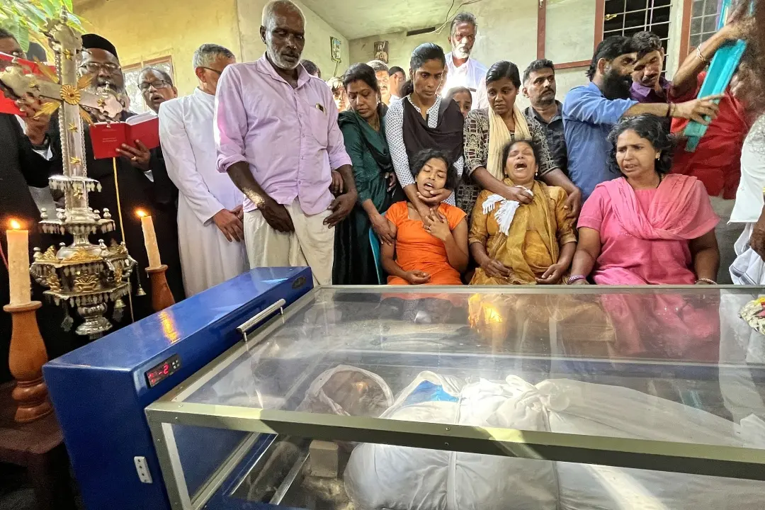 പോളിന്റെ മൃതദേഹം വീട്ടിലെത്തിച്ചപ്പോൾ | ഫോട്ടോ: ഷഹീർ സി.എച്ച്/മാതൃഭൂമി