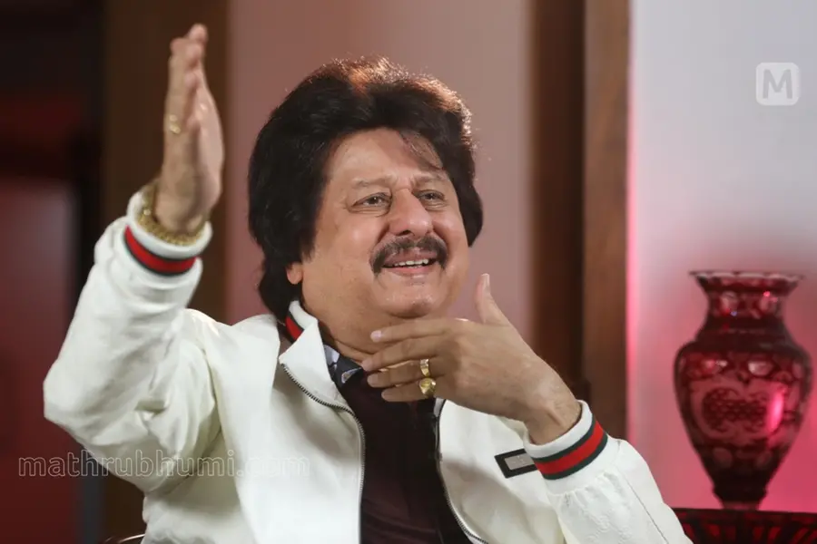 'ഓട്ടോഗ്രാഫിനായി അയാള് ആ സിഗരറ്റു കൂട് പങ്കജ് ഉധാസിന് നേരെ നീട്ടി, അദ്ദേഹം അദ്ഭുതപ്പെട്ടു'