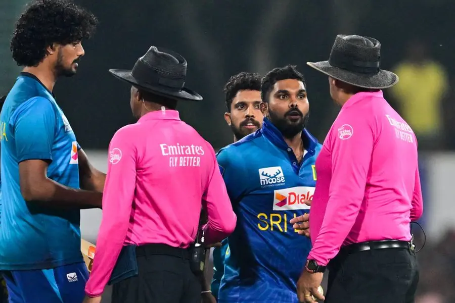 അമ്പയറെ അസഭ്യം പറഞ്ഞു; ശ്രീലങ്കന് നായകന് വനിന്ദു ഹസരങ്കയ്ക്ക് ഐ.സി.സി.യുടെ വിലക്ക്