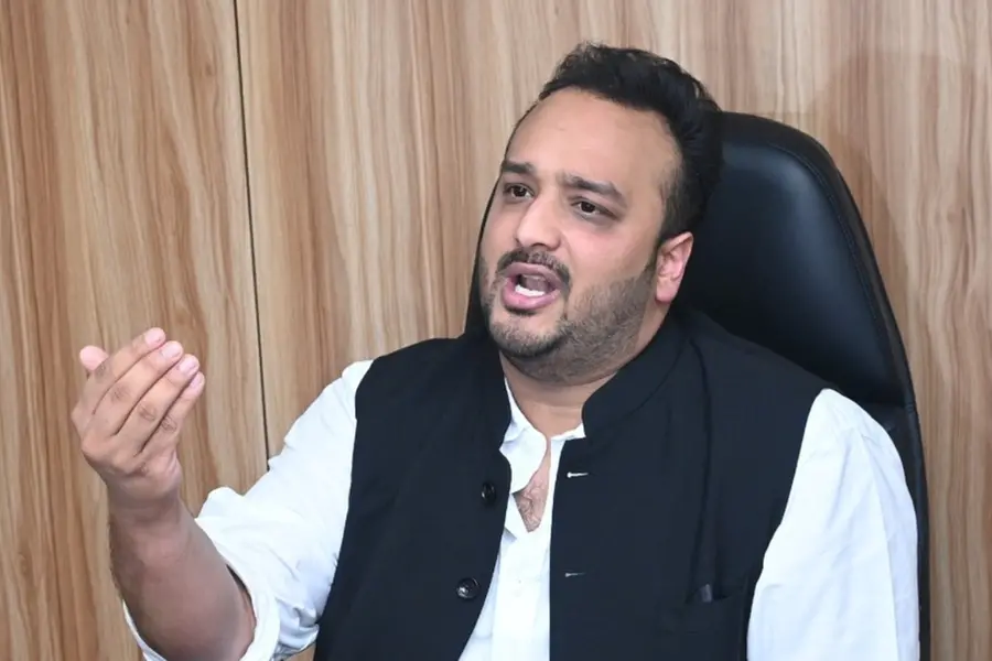 'രാഹുലിനെ കാണണമെങ്കിൽ ഭാരം 10 കിലോ കുറയ്ക്കണമെന്ന് പറഞ്ഞു'; ആരോപണവുമായി യൂത്ത് കോൺഗ്രസ് മുന്‍നേതാവ്