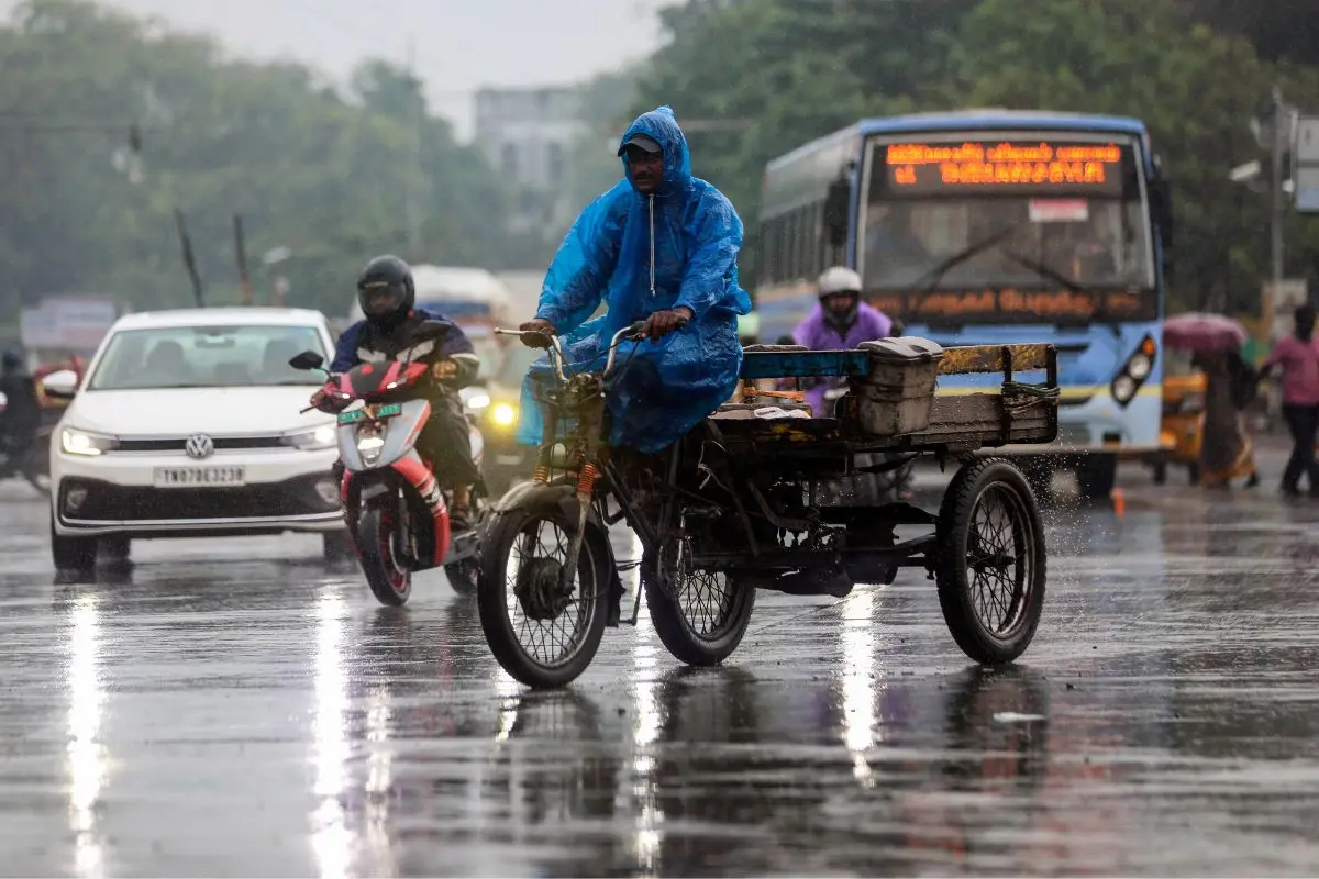 Vehicles on a Chennai road amid rainy weather. Photo: Lakshmi, ANI