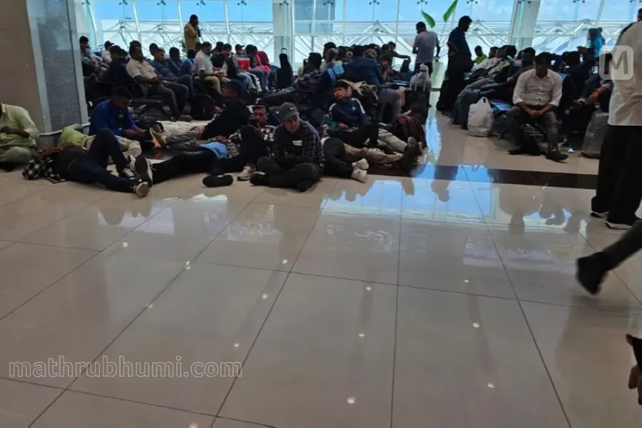 ദുബായിൽനിന്നുള്ള ചെക്ക് ഇൻ നിർത്തിവെച്ച് എമിറേറ്റ്സ്; യാത്രക്കാർക്ക് നിര്‍ദേശങ്ങളുമായി അധികൃതർ