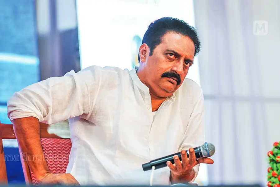 പ്രധാനമന്ത്രി സ്ഥാനം മറന്ന് പൂജാരിയായ രാജ്യത്ത് നിശബ്ദരായിരിക്കാന് സാധിക്കുന്നതെങ്ങനെ- പ്രകാശ് രാജ്
