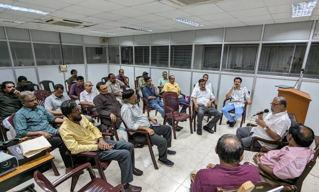 അഡ്വ. ടി.പി രാമചന്ദ്രന്‍ രചിച്ച അധികാരി എന്ന നോവലിന്റെ ചര്‍ച്ചയില്‍ നിന്ന്‌