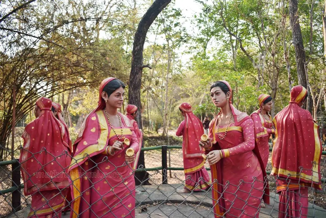 നിസര്ഗധാമയിലെ കൊടവ ശില്പ്പങ്ങള്