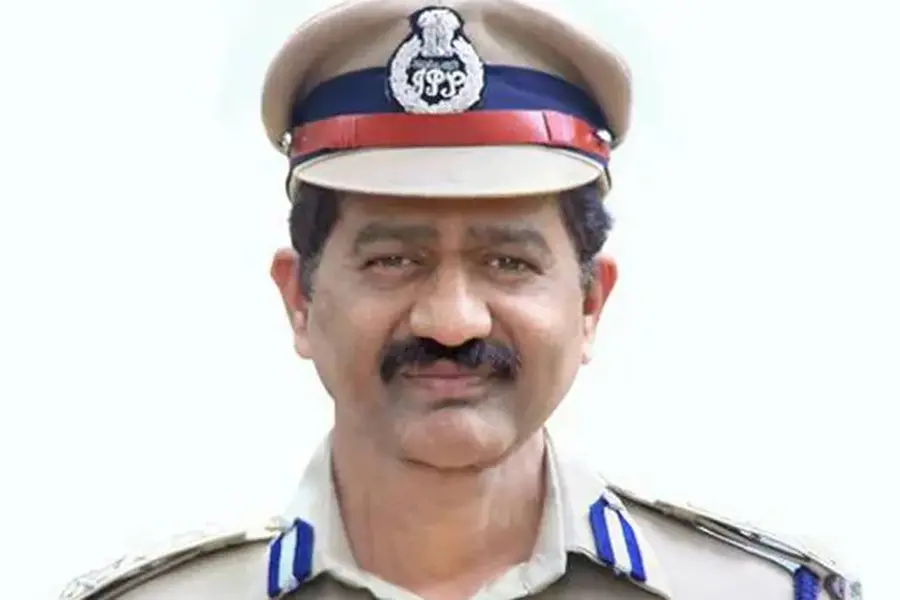 ചോർത്തിയത് ഒരുലക്ഷത്തിലേറെ ഫോൺകോളുകൾ; തെലങ്കാനയിലെ മുൻ ഐ.ബി. മേധാവി ഒന്നാംപ്രതി, ലുക്കൗട്ട് നോട്ടീസ്