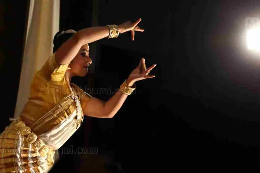 കാണാതെ പോകരുത് മോഹിനിയാട്ടം ഇന്നുകാണുന്ന കലയാക്കി മാറ്റിയതിനുപിന്നിലെ അധ്വാനം