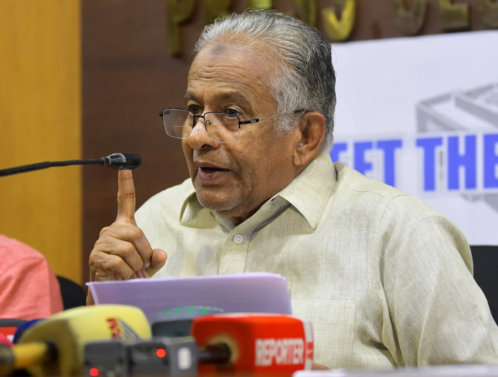 മലപ്പുറം ലോക്‌സഭാ മണ്ഡലം യു.ഡി.എഫ്. സ്ഥാനാർഥി ഇ.ടി. മുഹമ്മദ് ബഷീർ സംസാരിക്കുന്നു
