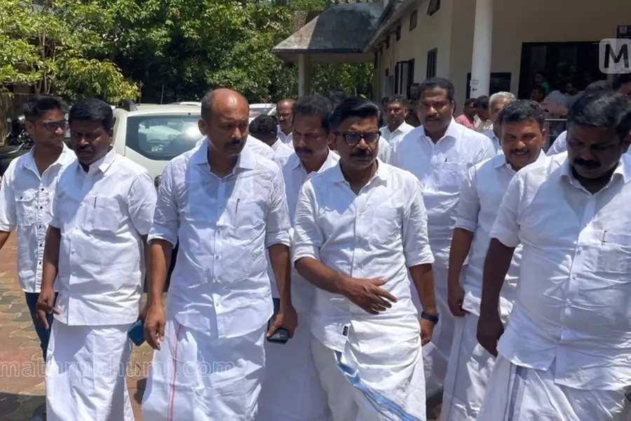 ഗാന്ധിയന് സമരരീതി മാറ്റാന് നിര്ബന്ധിതരാക്കരുത് ഇരട്ടി ശക്തിയില് തിരിച്ചടിക്കും-മുഹമ്മദ് ഷിയാസ്