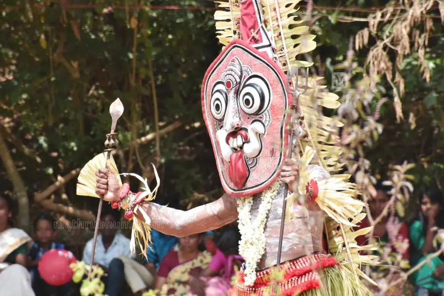 കരിങ്കുട്ടിച്ചാത്തന്, രക്തചാമുണ്ഡി, വസൂരിമാല; വയനാട്ടില് വീണ്ടുമൊരു തെയ്യക്കാലം