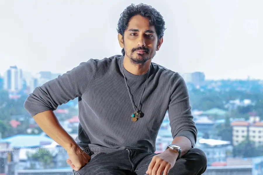 'ചിറ്റാ' കണ്ടാൽ അസ്വസ്ഥത, 'മൃഗ'ത്തിന് കയ്യടിയും; ഇതിനെ നാണക്കേടെന്നാണ് വിളിക്കേണ്ടത് -സിദ്ധാർത്ഥ്