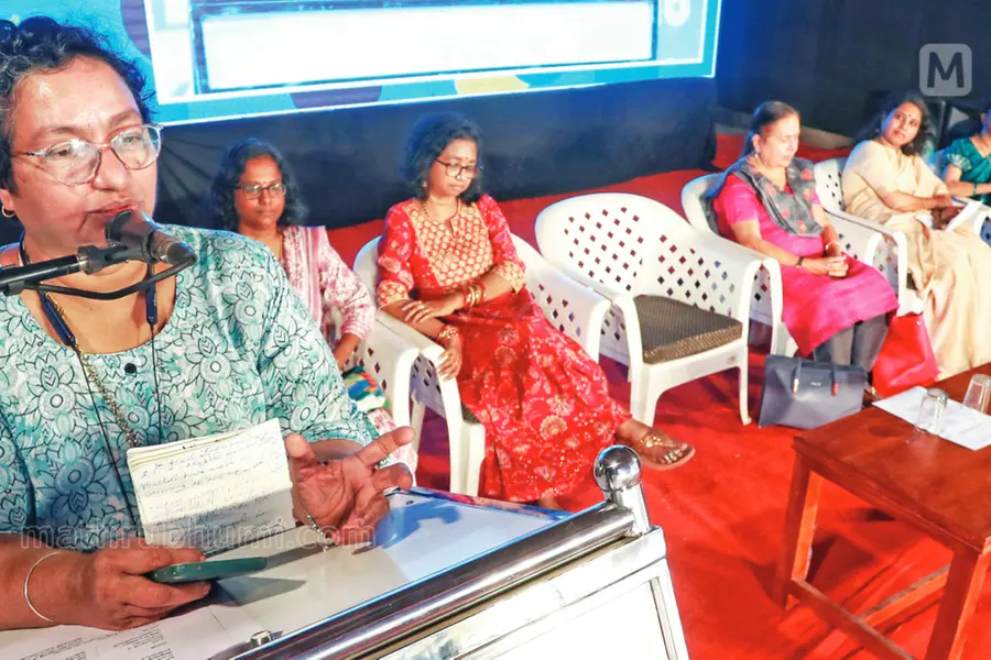 മനുഷ്യര് മനുഷ്യരെ കാണുന്നത് പല കള്ളികളിലും തലങ്ങളിലുമായിട്ടാണ് - എച്ച്മുക്കുട്ടി