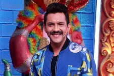 കാലിൽപ്പിടിച്ച് വലിച്ചതുകൊണ്ടാണ് മൈക്ക് കൊണ്ടിടിച്ചത്; ആദിത്യ നാരായണെ പിന്തുണച്ച് ഇവന്റ് മാനേജർ