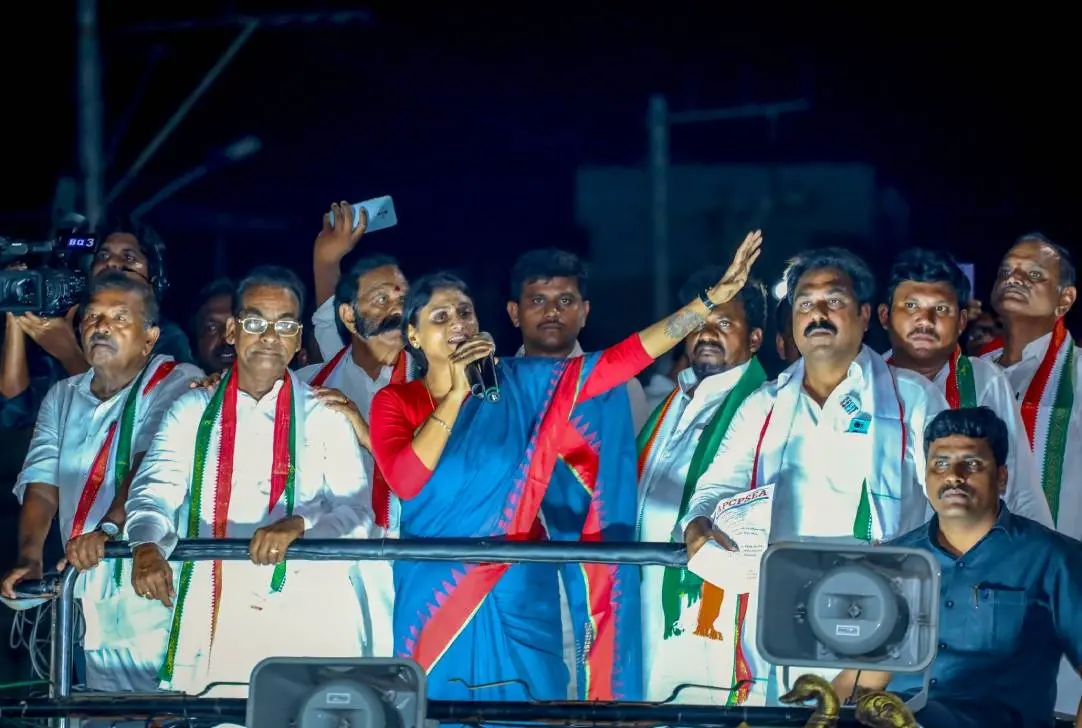 വൈ.എസ്.ശര്മിള ആന്ധ്രയിലെ ഒരു പൊതുപരിപാടിയില് |ഫോട്ടോ:ANI