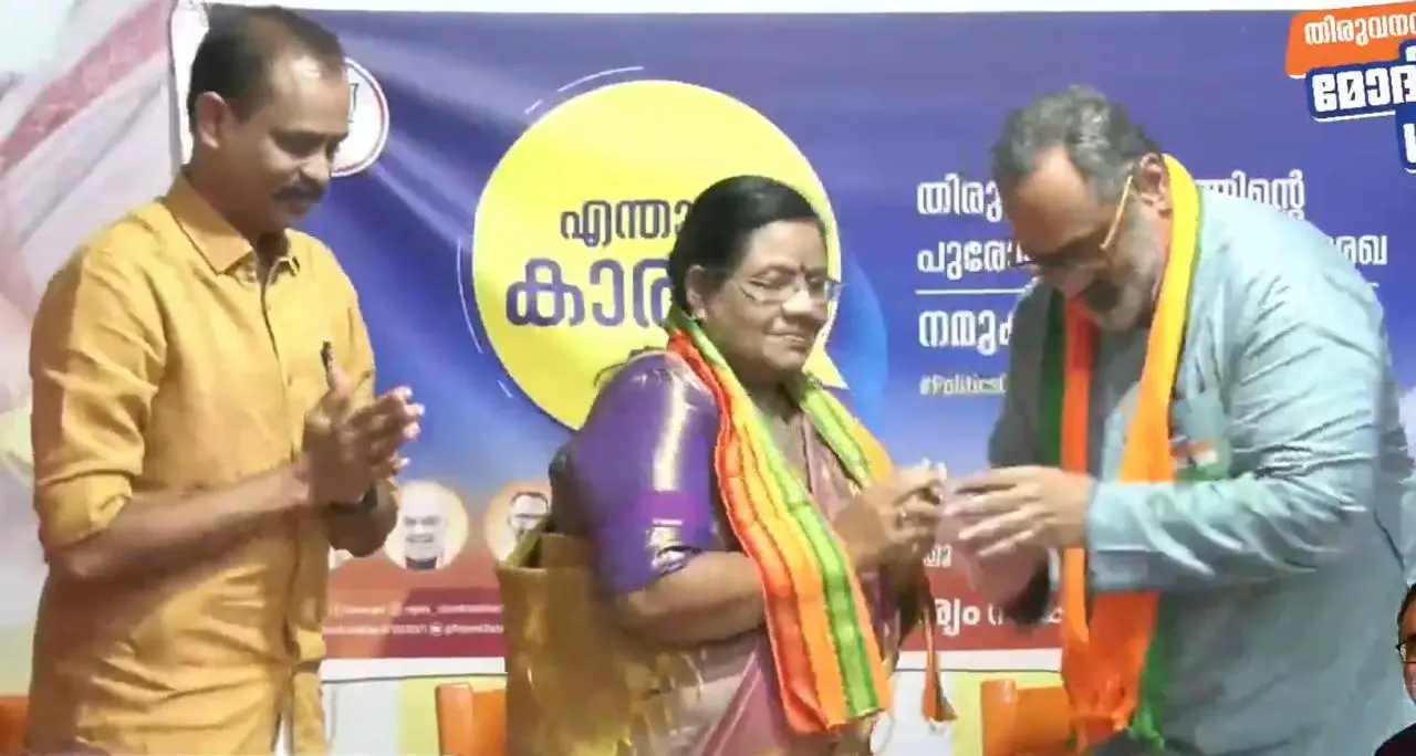 തങ്കമണി ദിവാകരനെ രാജീവ് ചന്ദ്രശേഖർ ബിജെപിയിലേക്ക് സ്വീകരിക്കുന്നു