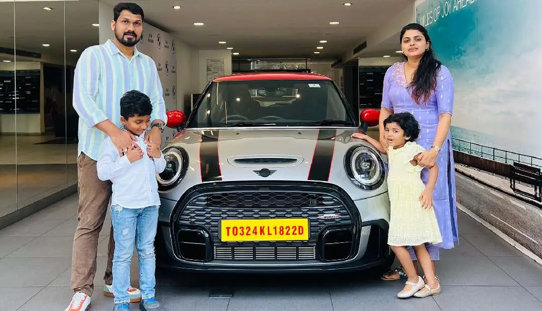 ലിസ്റ്റിന് സ്റ്റീഫനും കുടുംബവും പുതിയ വാഹനത്തിനൊപ്പം | Photo: Facebook