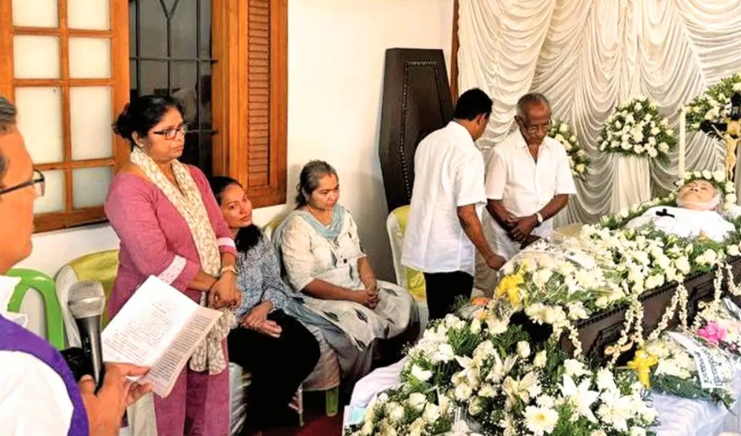 തക്കാക്കോയ്ക്ക് അന്ത്യാഞ്ജലികളര്പ്പിക്കുന്ന നാട്ടുകാരും ബന്ധുക്കളും